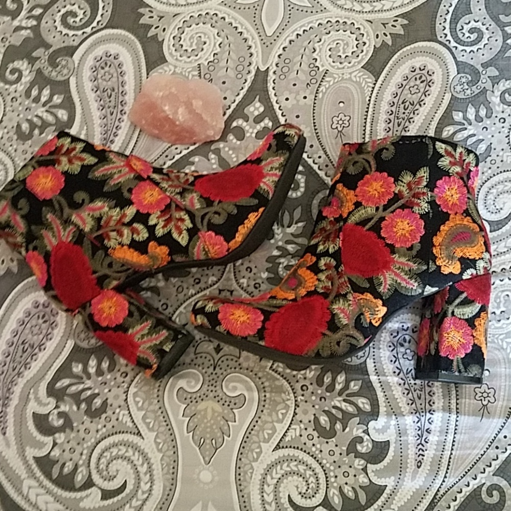 Floral boutique booties NEW